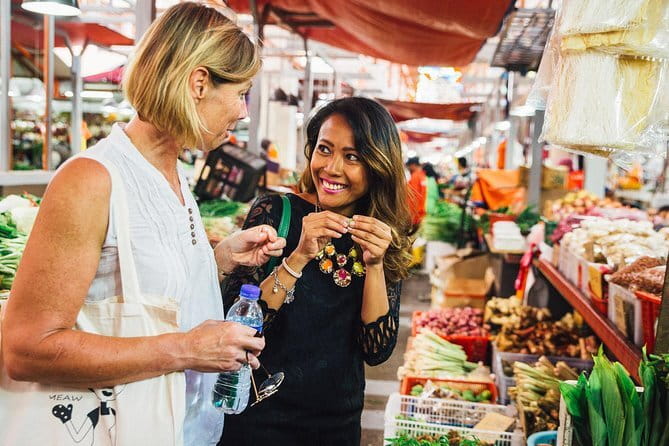 Kuala Lumpur: Nightlife Walking Tour with Local Guide - UR-MU and a rooftop helipad bar