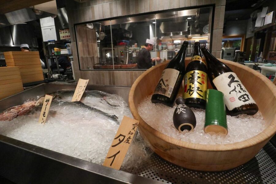 Kyoto : Bar Hopping Tour in Pontocho Alley at Night - The best night to book this experience