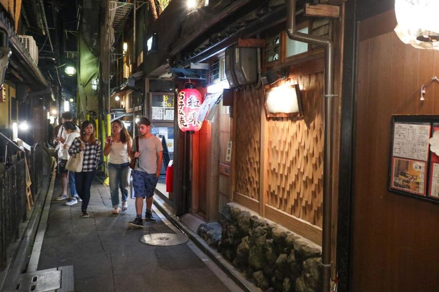 Kyoto : Bar Hopping Tour in Pontocho Alley at Night - Should you book the Pontocho bar hop?