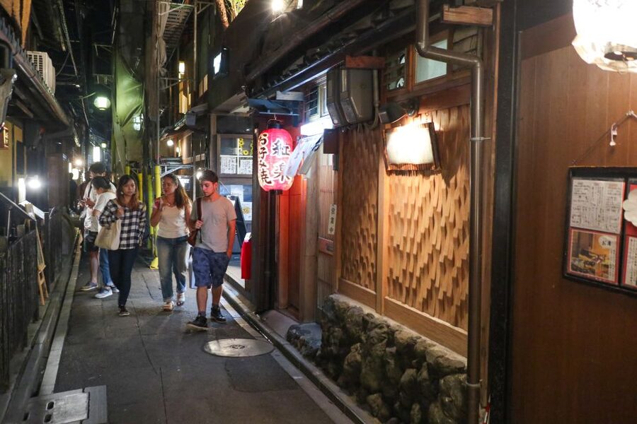Kyoto : Bar Hopping Tour in Pontocho Alley at Night - Pontocho Alley brings the atmosphere