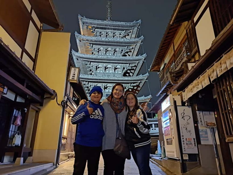 Kyoto: Izakaya Nightlife Tour with Local Guide - Pontocho, Kiyamachi, and the river after sunset