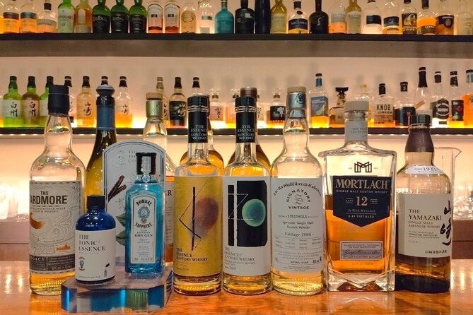 Kyoto Luxury Sake, Whisky and Cocktail Tour - Gion’s small streets and local bars