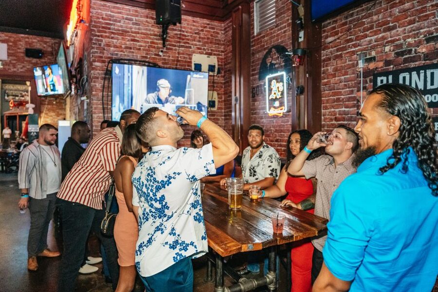Las Vegas: Club Crawl and Party Bus with Free Drinks - Four hours of organized Las Vegas nightlife