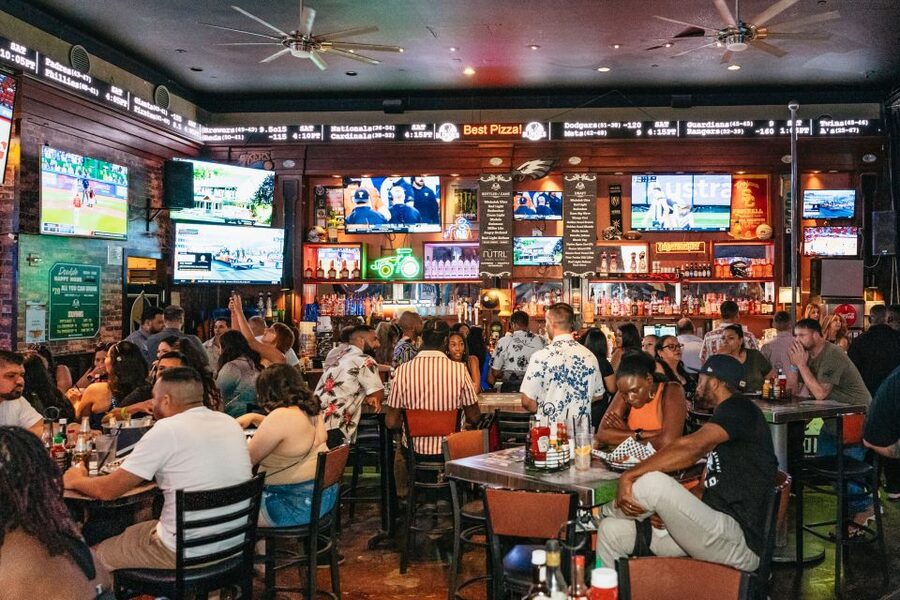 Las Vegas: Club Crawl and Party Bus with Free Drinks - Entering several Strip venues without the cover charge