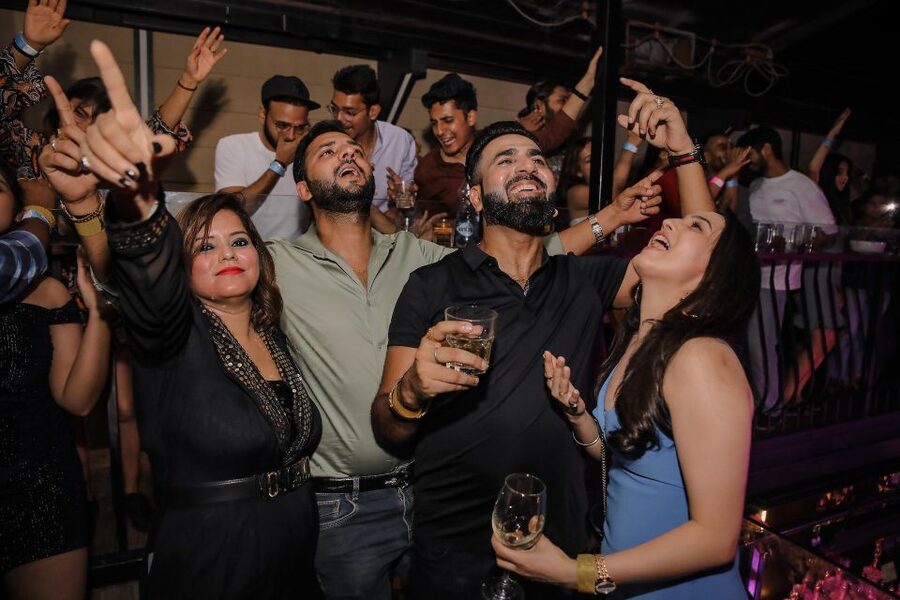 Las Vegas: Club Crawl by Party Bus w/ Free Drinks - How to get the best value from the night