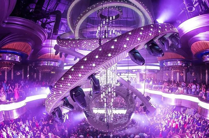 Las Vegas Club Crawl with Party Bus and Free Drinks - Stop two: use the party bus to keep the night moving