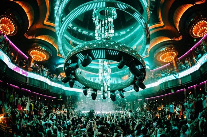 Las Vegas Club Crawl with Party Bus and Free Drinks - Group size, timing, and the social fit