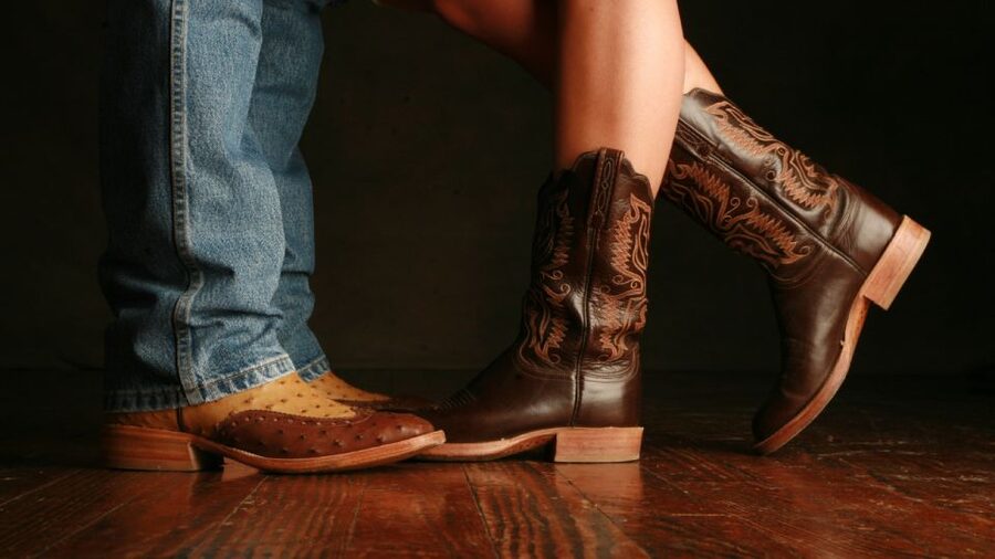 Las Vegas: Country Bar Crawl by Party Bus w/ Mixed Drinks - Three hours of country music and Vegas nightlife