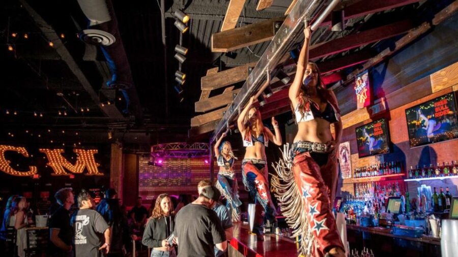 Las Vegas: Country Bar Crawl by Party Bus w/ Mixed Drinks - The first country bar sets the pace