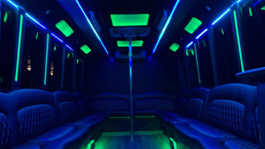 Las Vegas: Country Bar Crawl by Party Bus w/ Mixed Drinks - Who will enjoy this more than a normal bar night?