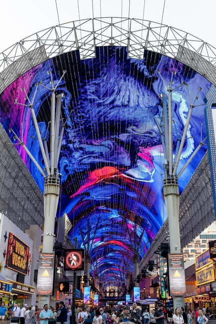 Las Vegas: Fremont Cocktail Crawl & Guided Walking Tour - Starting at the Plaza Hotel and Casino