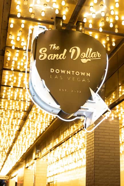 Las Vegas: Fremont Cocktail Crawl & Guided Walking Tour - Who will enjoy this Fremont Street tour