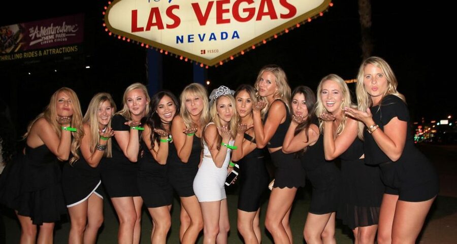 Las Vegas: Nightclub and Bar Crawl with Party Bus and Drinks - What the $69 Las Vegas crawl really includes