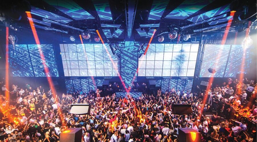 Las Vegas: Nightclub and Bar Crawl with Party Bus and Drinks - The party bus along the Strip