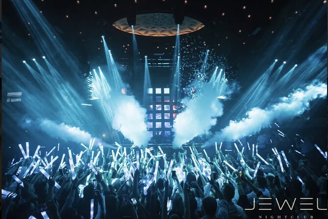 Las Vegas: VIP Club Crawl with Party Bus, Express Entry & Drinks - What the $99 Las Vegas club crawl really gives you
