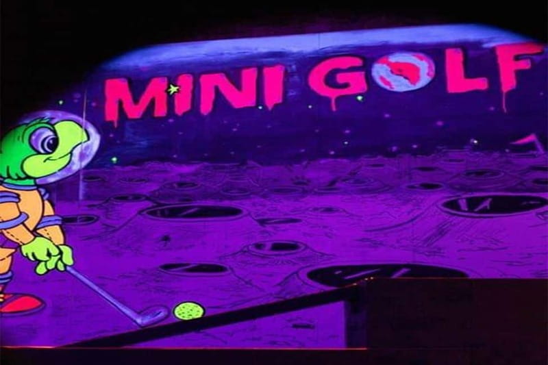 Lisbon: 18-Hole Indoor Minigolf Ticket with Bar Area - Quick points before you book
