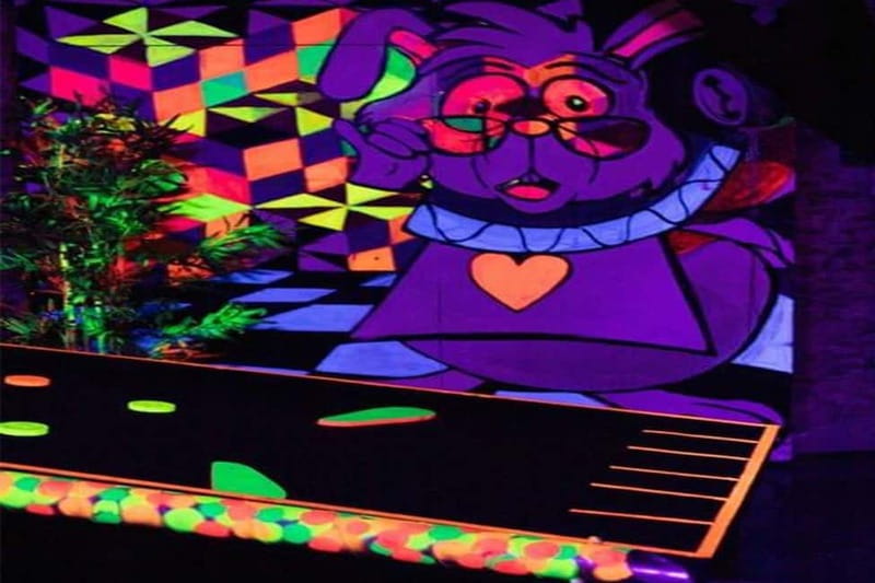 Lisbon: 18-Hole Indoor Minigolf Ticket with Bar Area - What the Lisbon minigolf experience is like