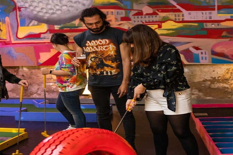 Lisbon: 18-Hole Indoor Minigolf Ticket with Bar Area - Starting in the natural-light course