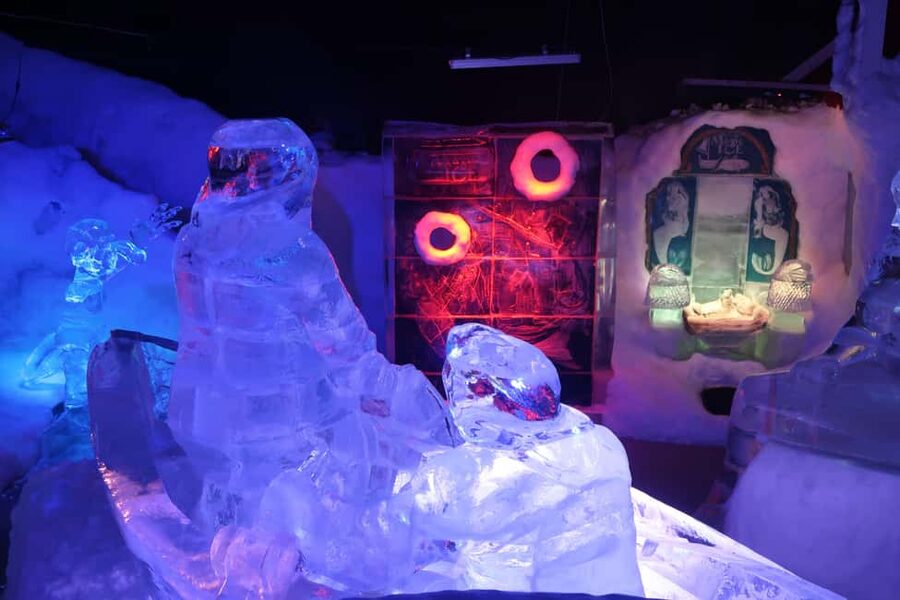 Lofoten: Magic Ice Bar Entry Ticket with Welcome Drink - The first look at the ice sculptures