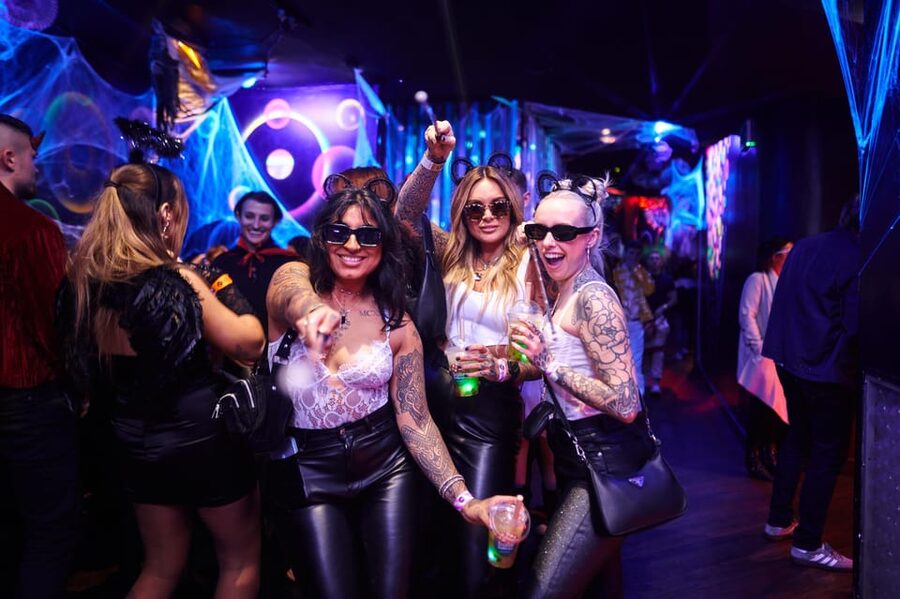 London: Bar and Club Crawl to 5 Central London Venues - The five details that shape your night
