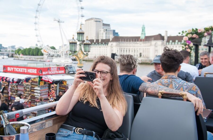 London: Bar Bus Tour by Tootbus - The route: London landmarks from Trafalgar Square to Tower Bridge