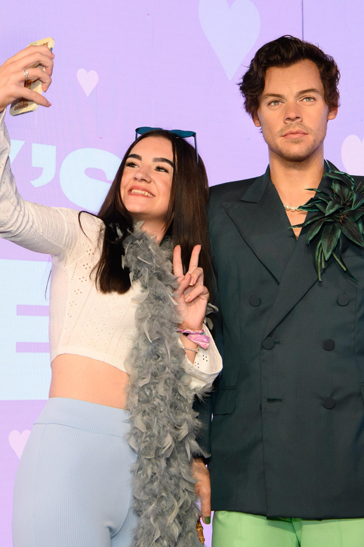 London: Madame Tussauds Fast Track Entry & Champagne Bar - Meeting the stars on the red carpet