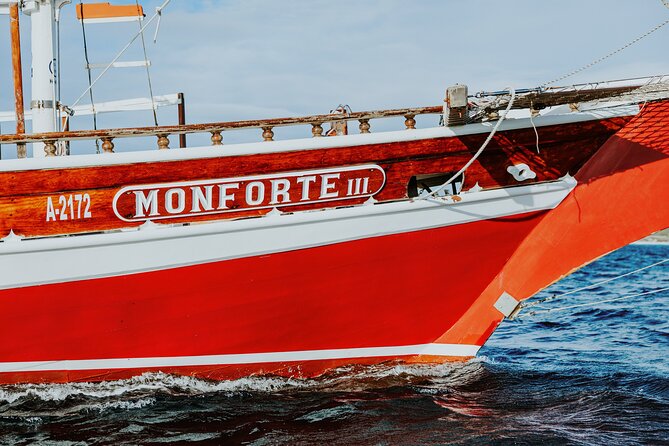 Luxury Lagoon Cruise with Onboard Chef and Signature Cocktails - Lunch Comes Fresh From the Onboard Grill