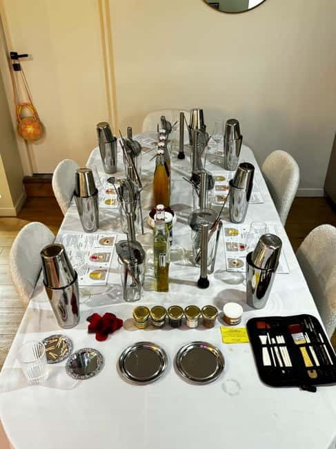 Lyon: Cocktail workshop in your home - What you get for $93 per person