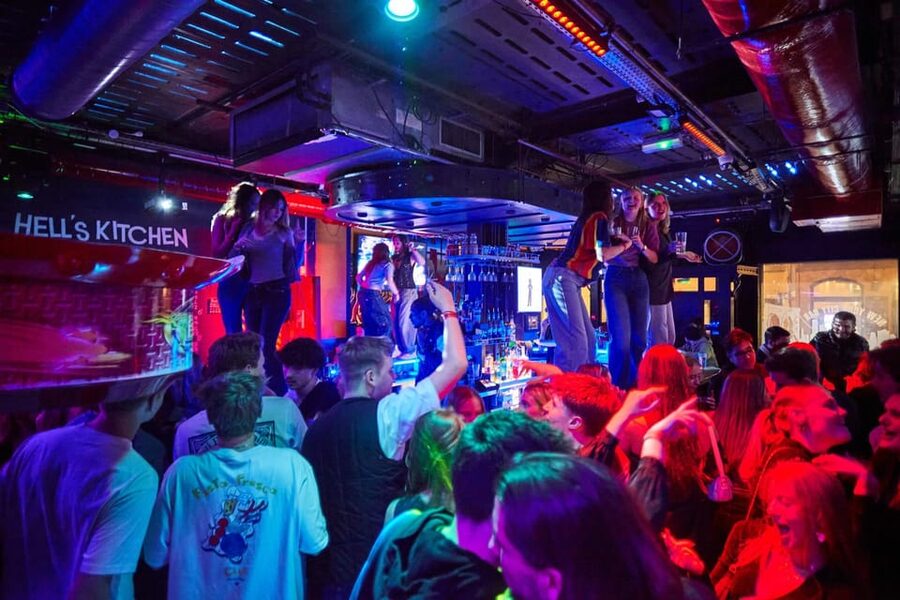 Lyon: Riviera Bar Crawl Party with Free Shots and Vip Entry - Key points before you book