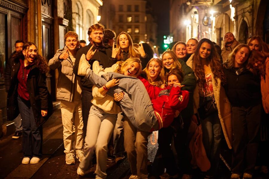 Lyon: Riviera Bar Crawl Party with Free Shots and Vip Entry - The first drink deals and free-shot terms