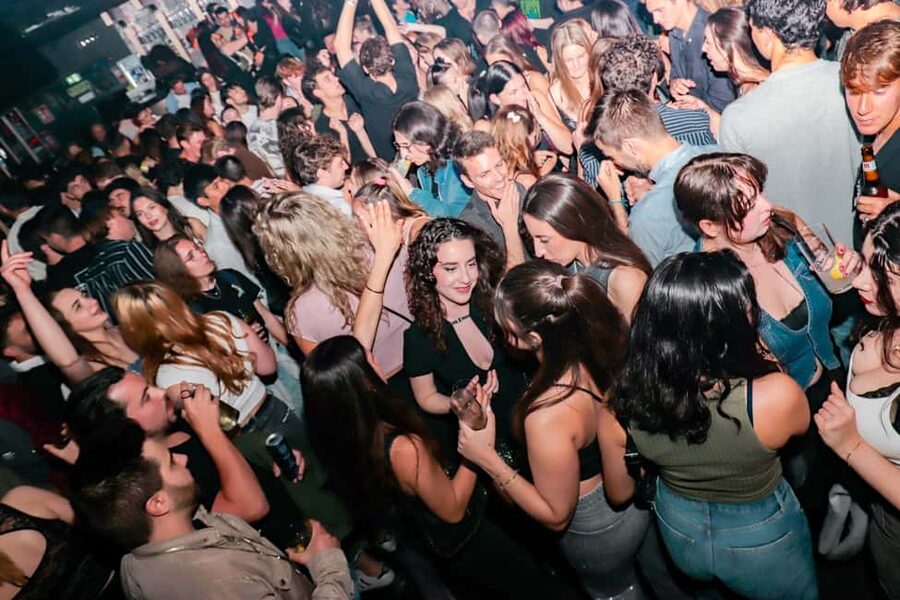 Madrid: Top Pub Crawl with Drinks and Free Nightclub Entry - Four shots, four bars, and one late-night club