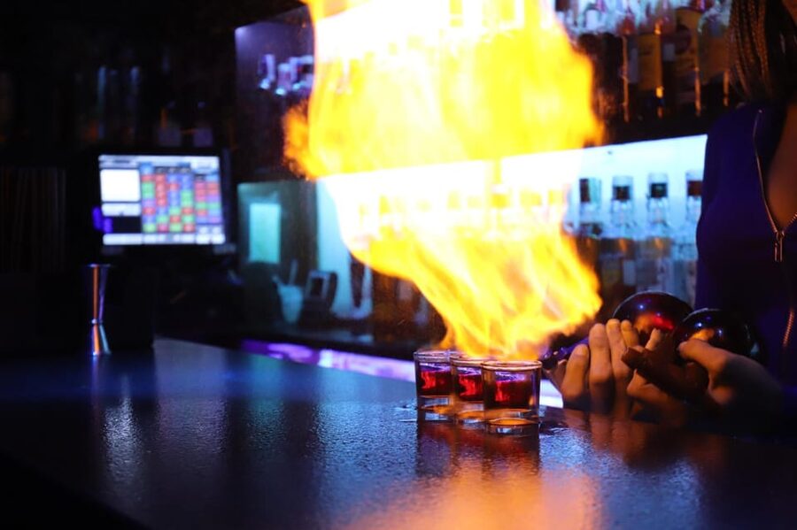 Madrid: Top Pub Crawl with Drinks and Free Nightclub Entry - Las Letras Quarter and the middle of the night