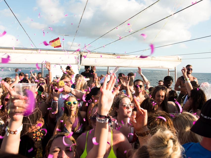 Mallorca: Boat Party with Live DJs, Lunch, & Nightclub Entry - Returning to shore and the ShipWrecked afterparty