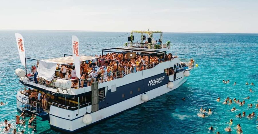 Mallorca: Boat Party with Live DJs, Lunch, & Nightclub Entry - Who will enjoy this most?