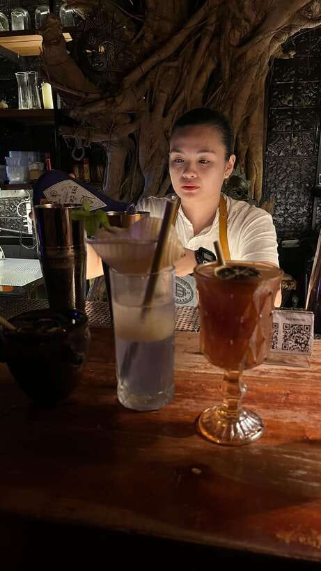 Manila Ultimate Nightlife Pub Crawl - Live bands, DJs, and the final club stop