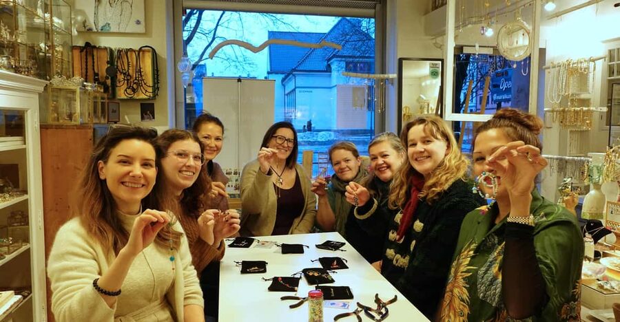 Maral Kunst : Jewelry Bar Experience (Jewelry Making) - Key details before you book