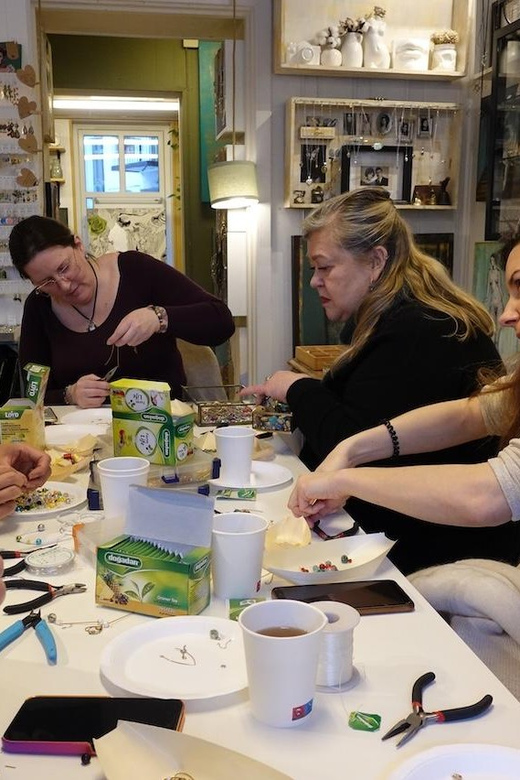 Maral Kunst : Jewelry Bar Experience (Jewelry Making) - Choosing materials for one or two pieces