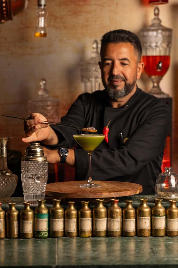 Marrakech: Cocktail Tasting Mixology & Moroccan Tapas - Finding the black door at Barometre Marrakech