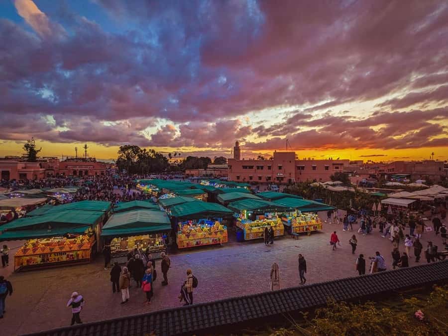 Marrakech: Souk by Night Medina Guided Walking Tour. - What the guides add to the evening