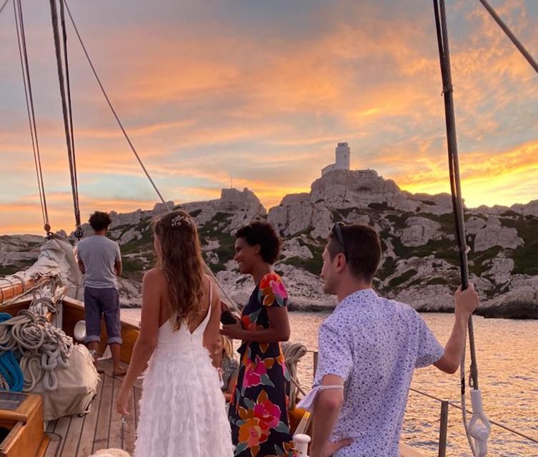 Marseille: Frioul Islands Sunset Cruise with Cocktail Dinner - Five things to know before you go