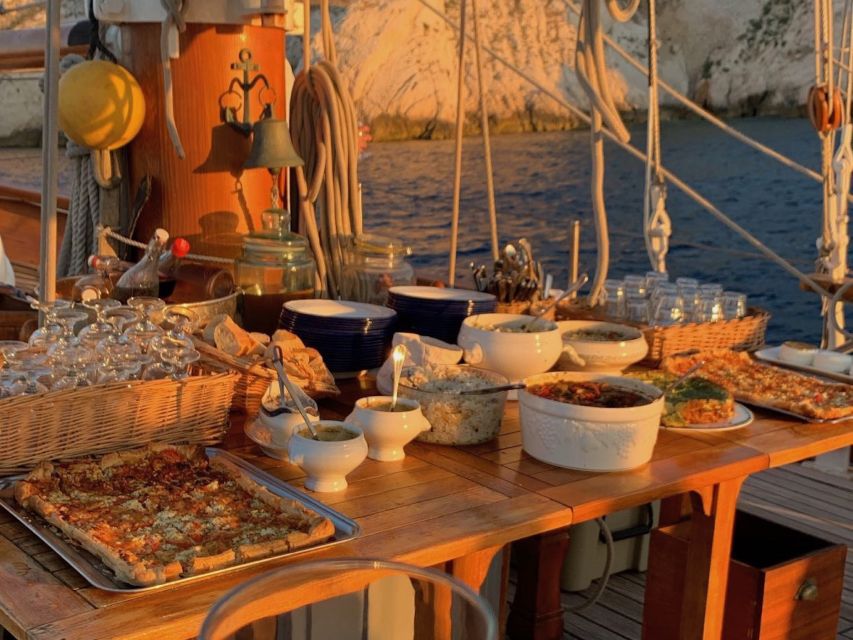 Marseille: Frioul Islands Sunset Cruise with Cocktail Dinner - Returning beneath La Bonne-Mère