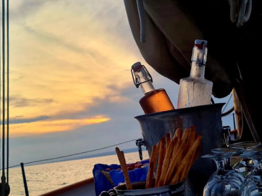 Marseille: Sunset Cruise Cocktail-Dinner in Frioul Islands - The 30-minute sail toward the Frioul Islands