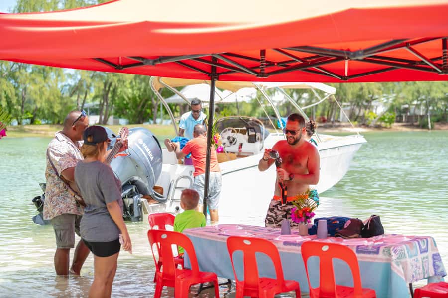 Mauritius: Speedboat Ile aux Cerfs, GRSE Waterfall, BBQ, Bar - Key points at a glance