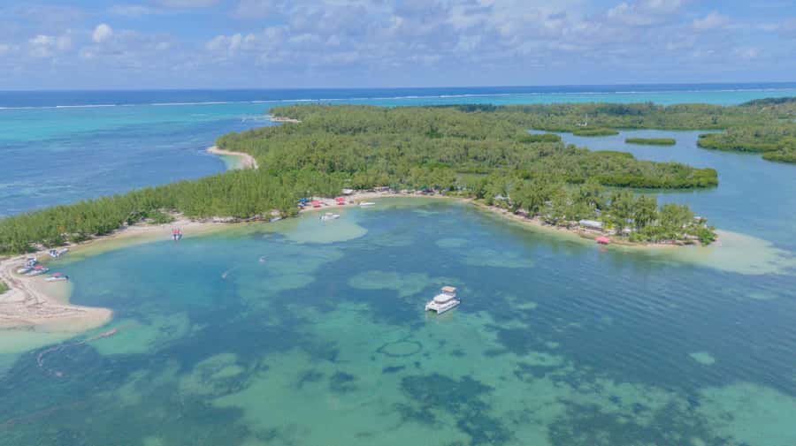 Mauritius: Speedboat Ile aux Cerfs, GRSE Waterfall, BBQ, Bar - Meeting at Cabane du pêcheur