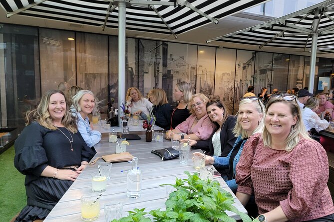 Melbourne: Hidden Bar and Cocktail Tour - The guides are the main reason to choose it