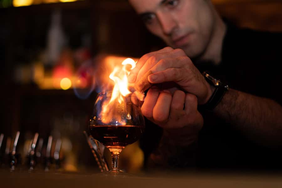 Melbourne: Local Laneway Bars and Their Stories - Practical tips for a better night