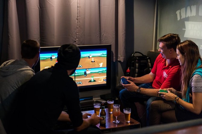 Melbourne's Living Laneway Scene: Local Bars and Their Stories - Who will enjoy this most