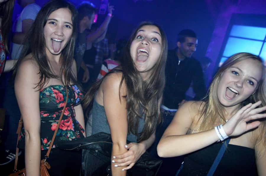 Melbourne: Weekly Bar Crawl: 5 Free shots, Club Entry - Starting inside the first venue