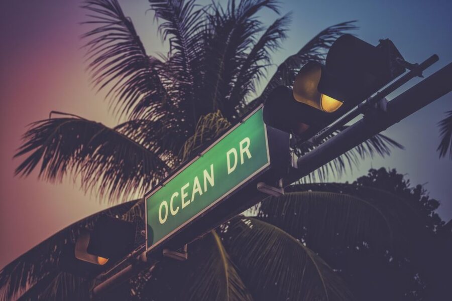 Miami Beach Bar Tour: Art Deco & Neon Lights with Historian - From early Miami Beach to the Great Depression
