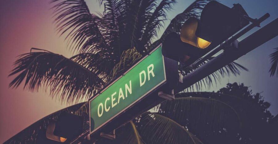 Miami Beach Bar Tour: Art Deco & Neon Lights with Historian - How the three-hour format works